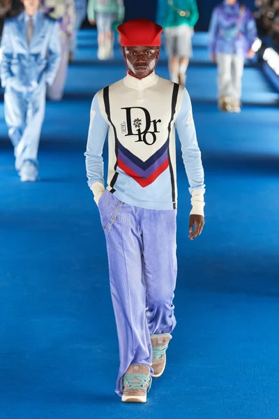 Look 18